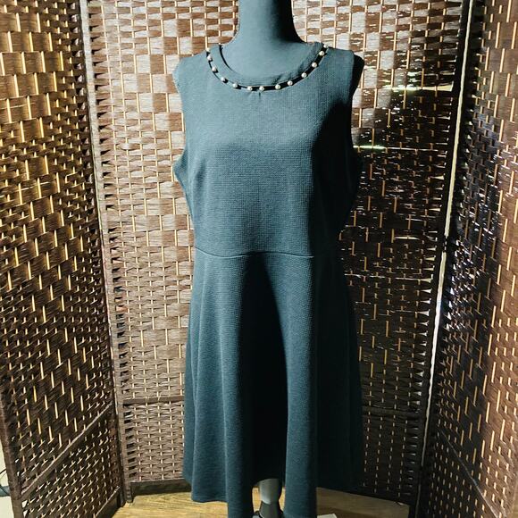 Neiman Marcus Sleeveless Dress Size 14 w/ Gold Bead Neck Accent. - Picture 1 of 8